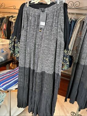 YOUNG THREADS NWT PANTS BLACK MED LARGE